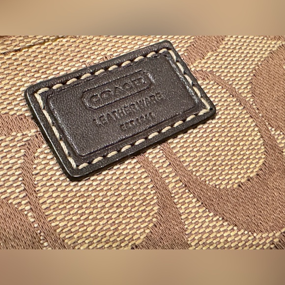 Coach Tan Jacquard Signature C Wristlet Wallet - Picture 2 of 7